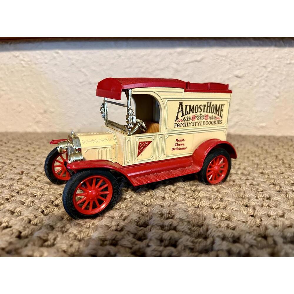 Ertl Nabisco Almost Home Cookies Ford Model T Van Bank‎ Red Cream Excellent 1913
